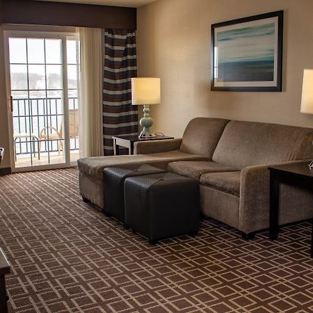 Holiday Inn Express Le Claire Riverfront-Davenport By Ihg Экстерьер фото