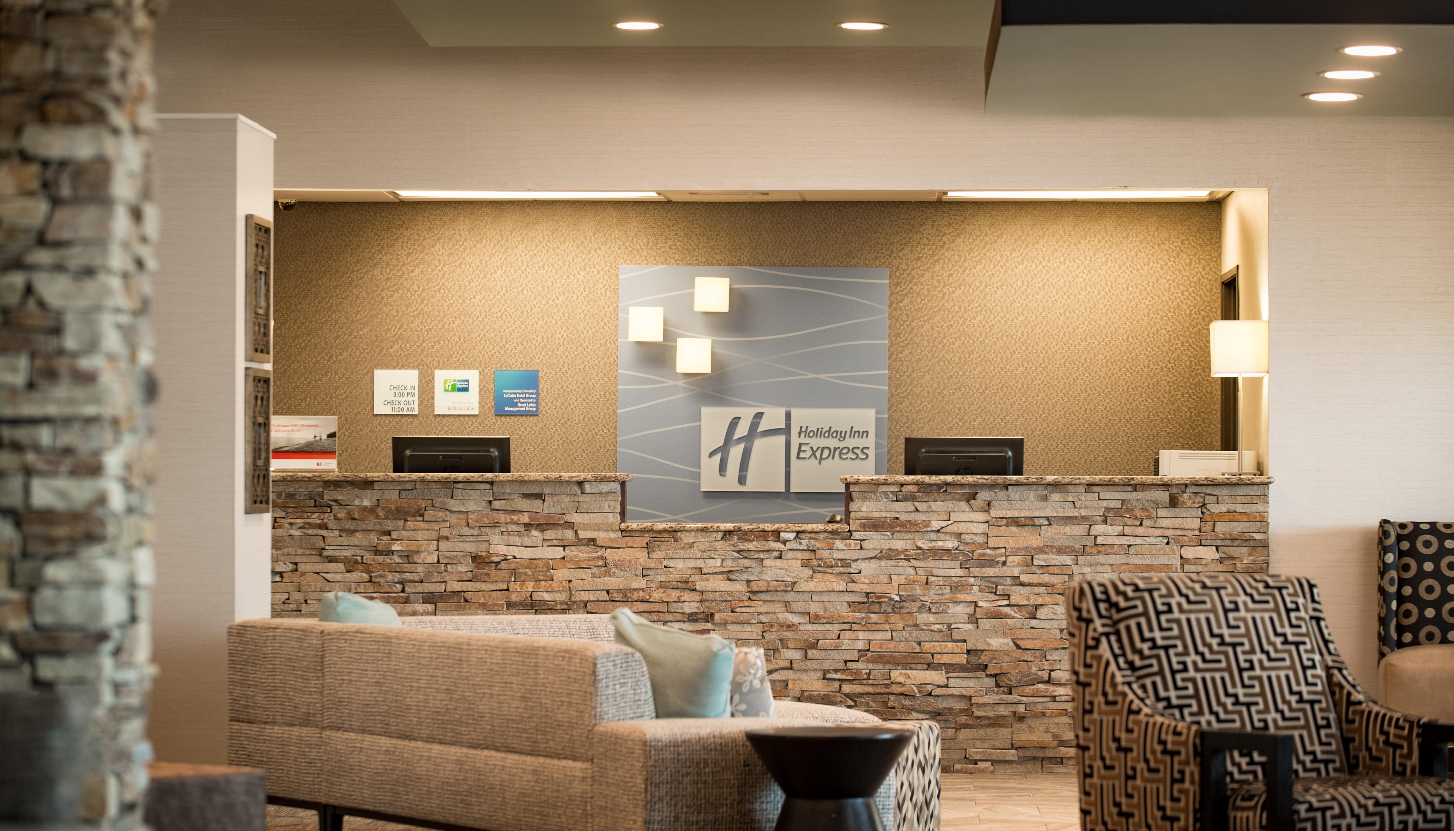 Holiday Inn Express Le Claire Riverfront-Davenport By Ihg Экстерьер фото