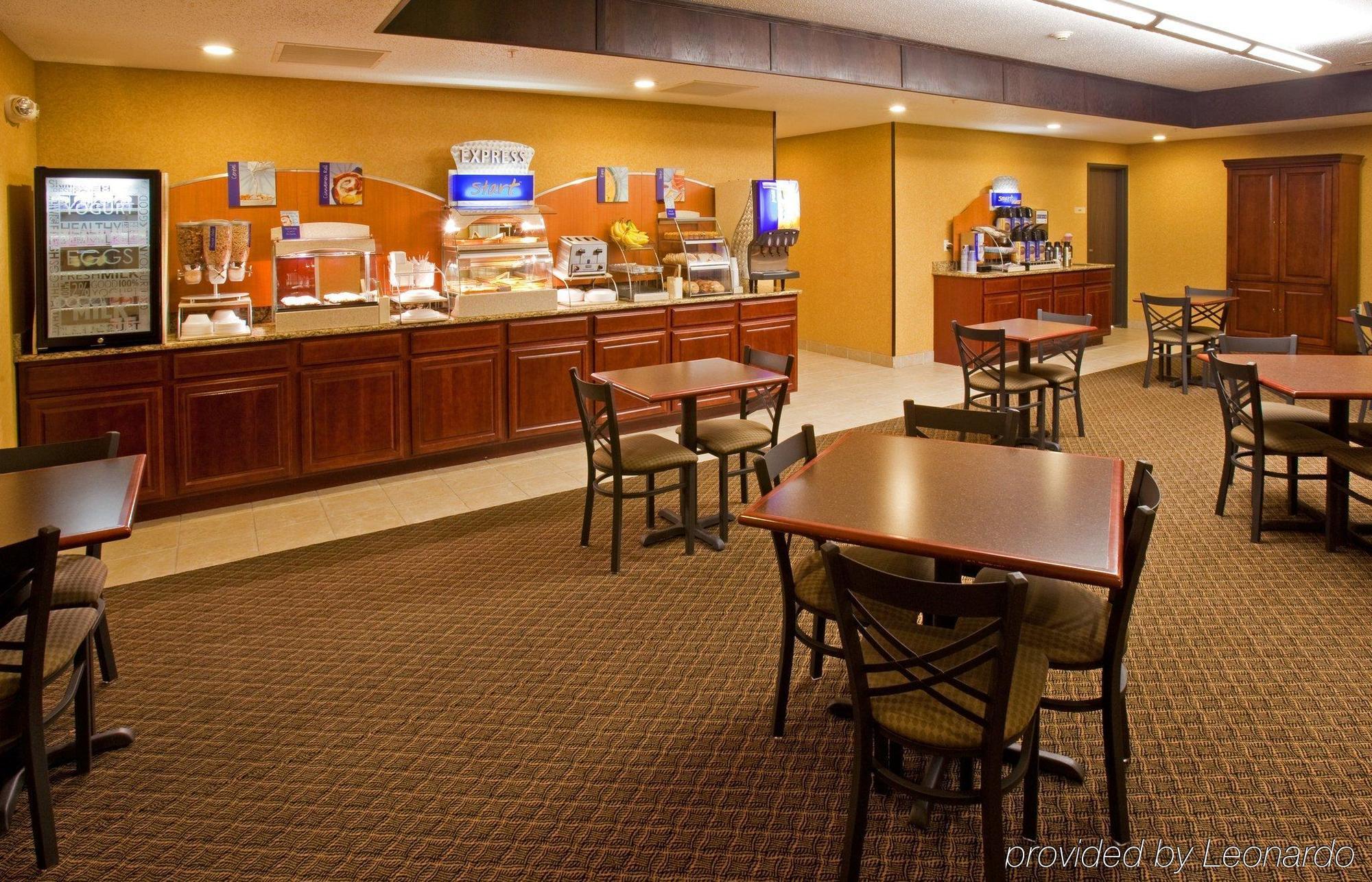 Holiday Inn Express Le Claire Riverfront-Davenport By Ihg Экстерьер фото