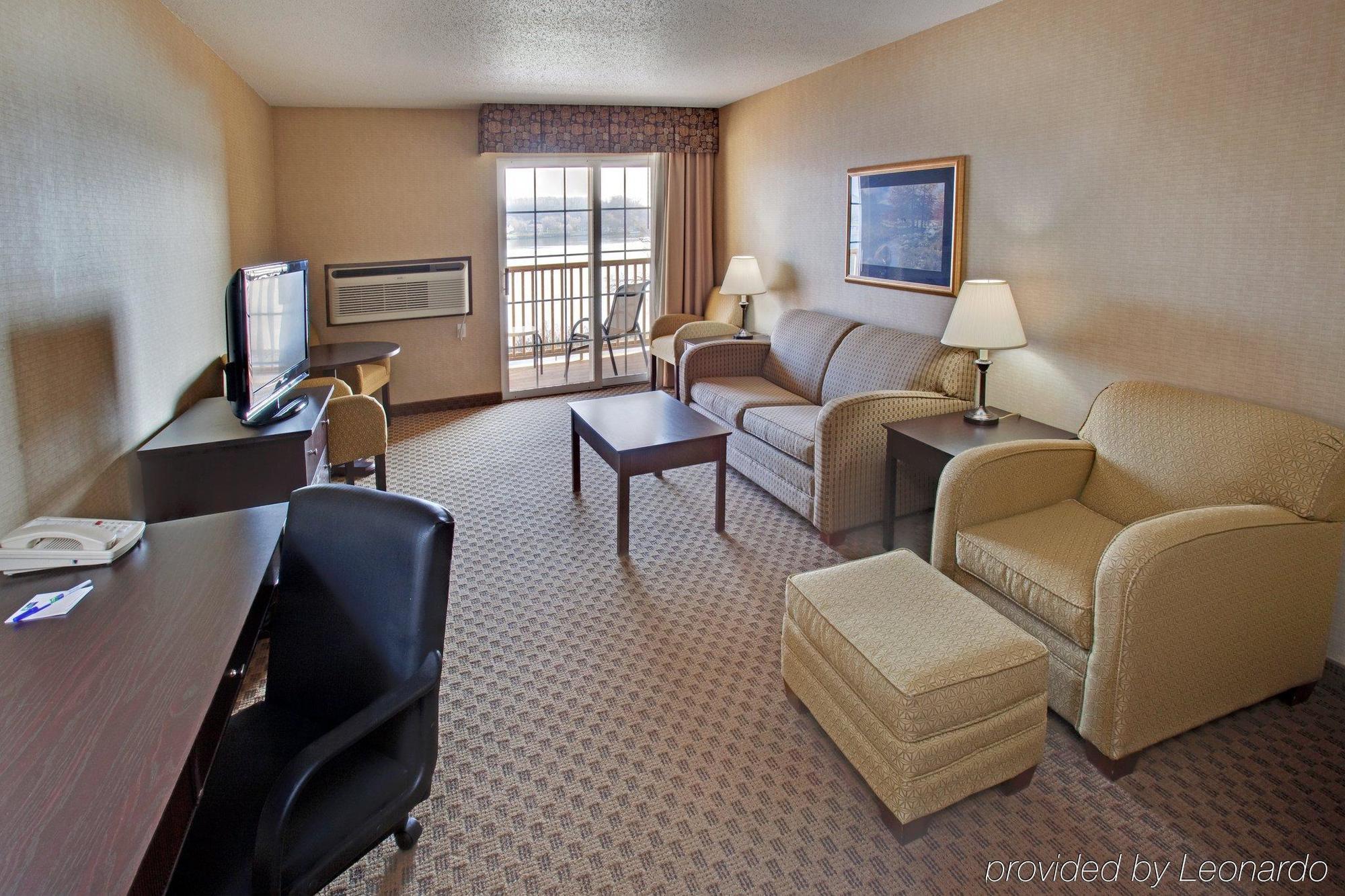 Holiday Inn Express Le Claire Riverfront-Davenport By Ihg Экстерьер фото