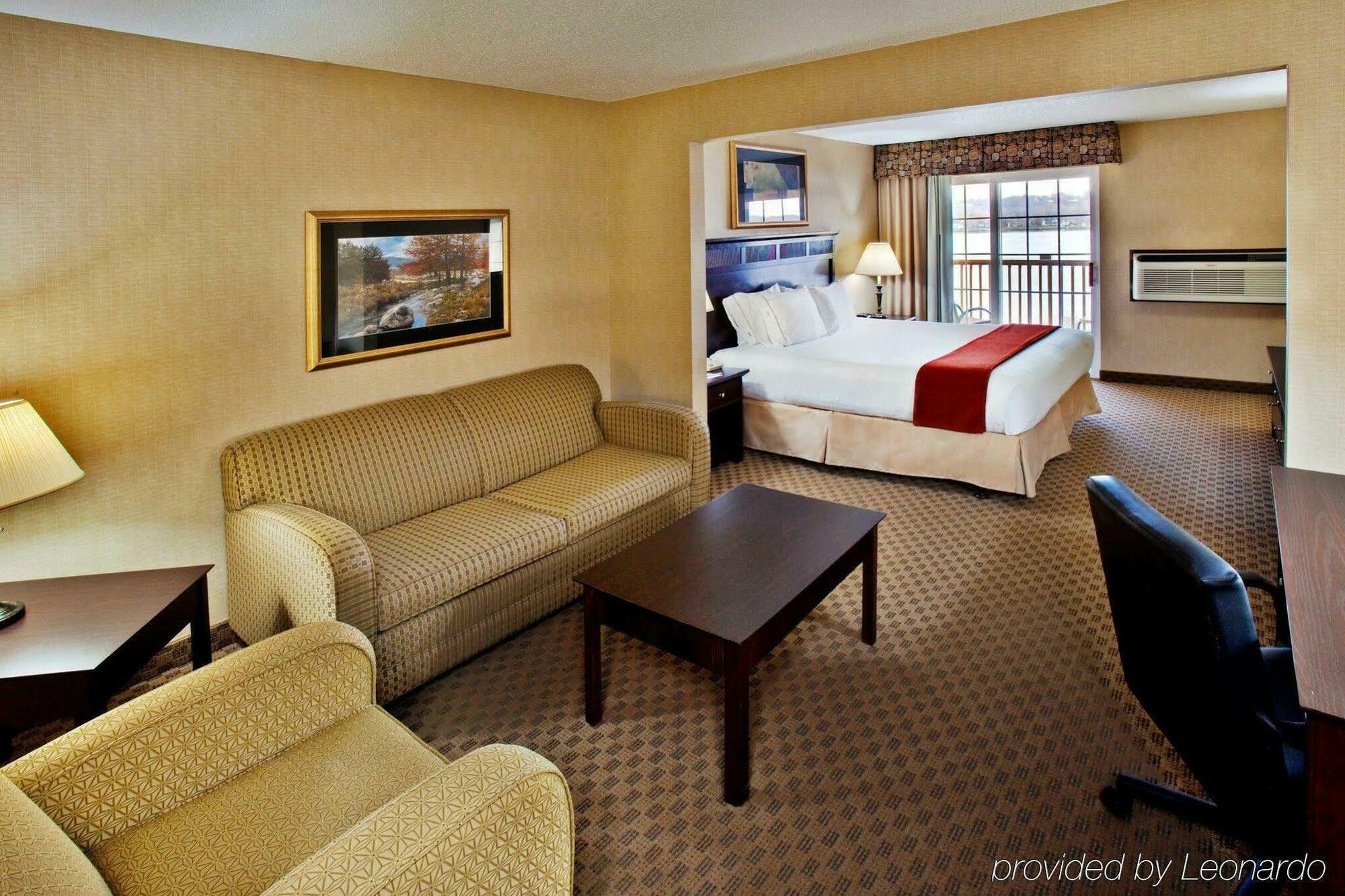 Holiday Inn Express Le Claire Riverfront-Davenport By Ihg Экстерьер фото