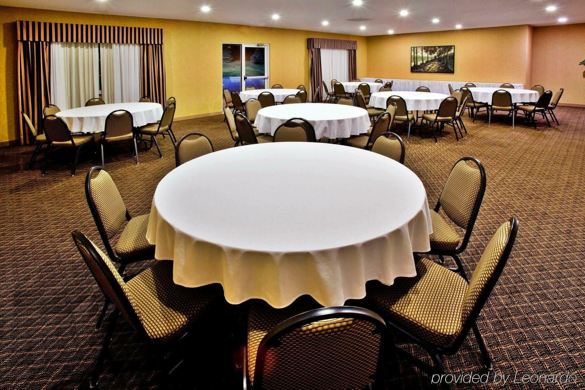 Holiday Inn Express Le Claire Riverfront-Davenport By Ihg Ресторан фото