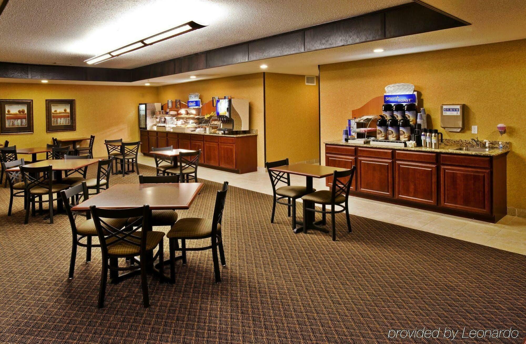 Holiday Inn Express Le Claire Riverfront-Davenport By Ihg Экстерьер фото